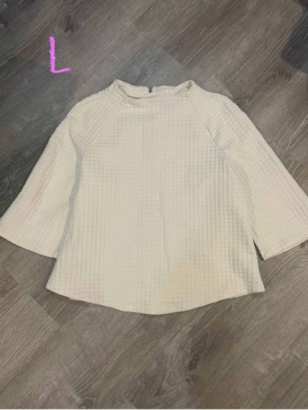 W5 size large Women's Cream Textured Bell-Sleeve Top